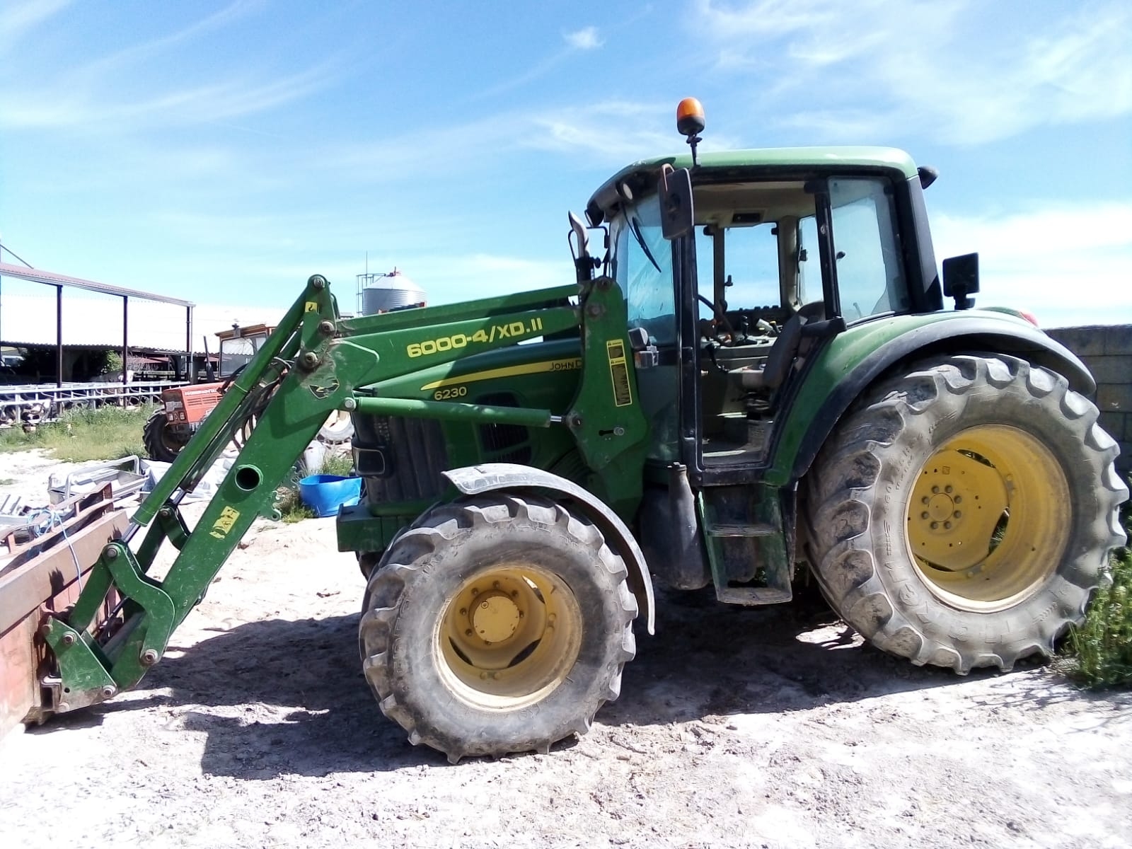 Tractor con pala